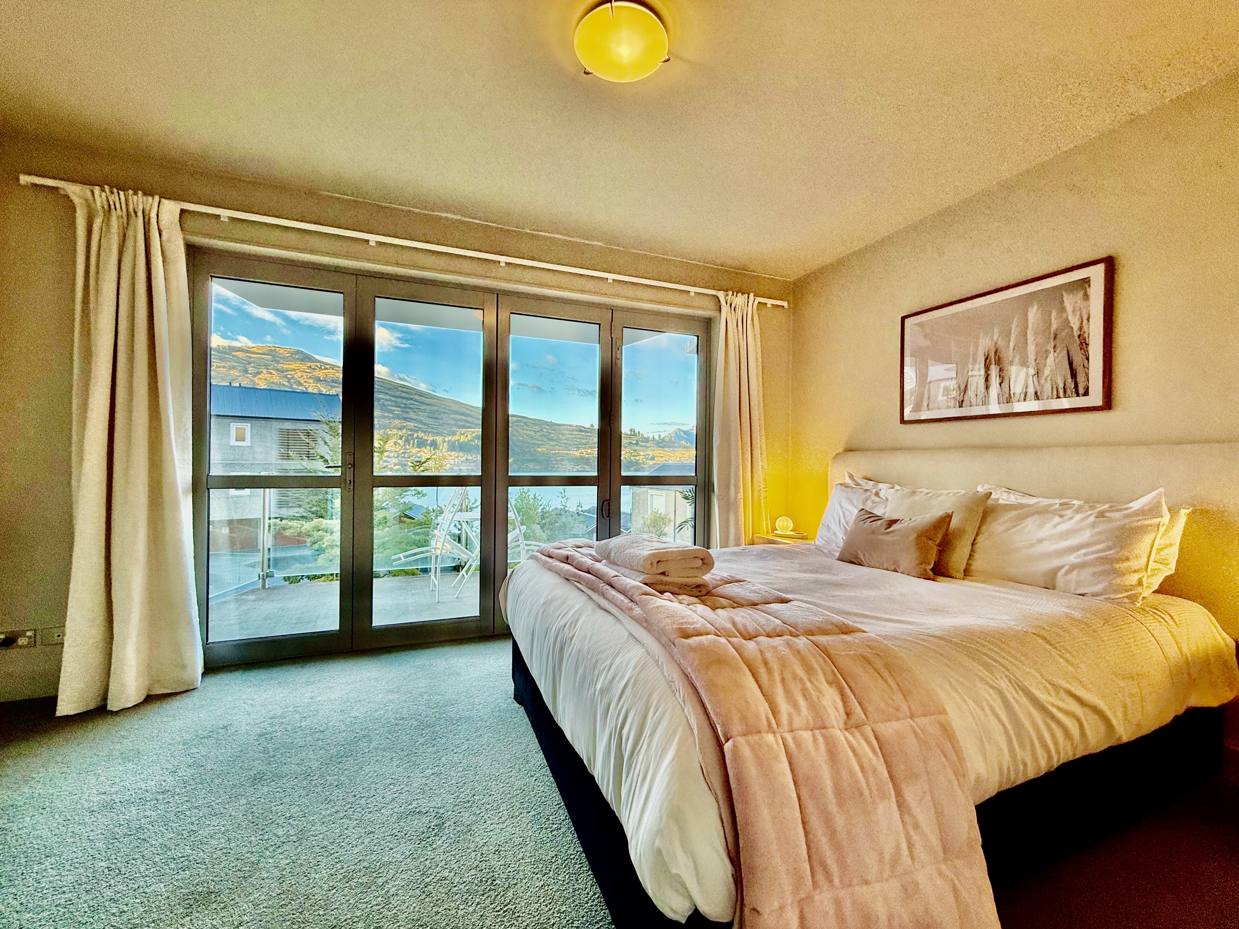 Original main bedroom at 19 Alpine Village before the transformation